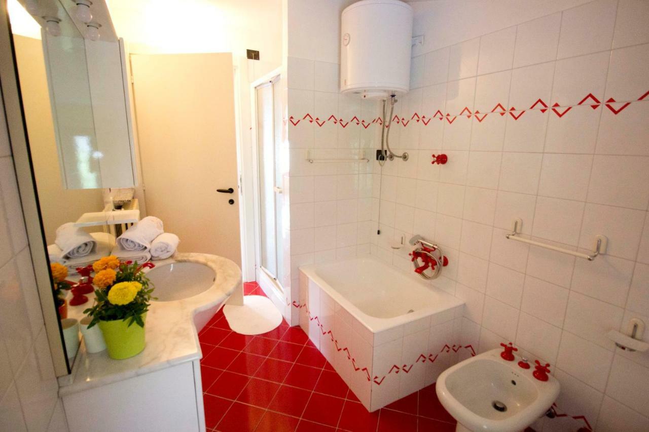 L'Ora Apartment Marone Luaran gambar