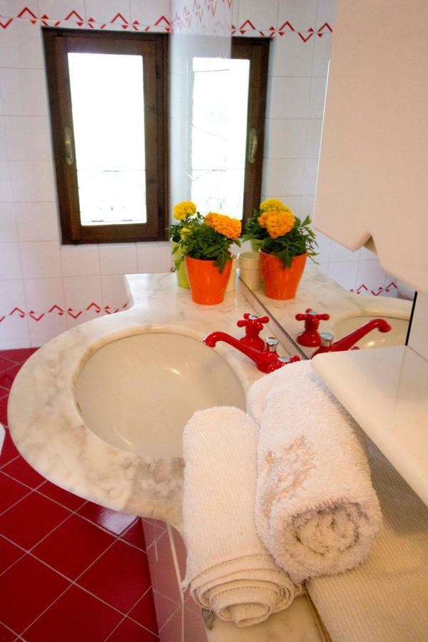 L'Ora Apartment Marone Luaran gambar